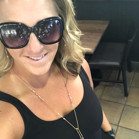 Meet your Posher, Nena - Picture 2 of 2